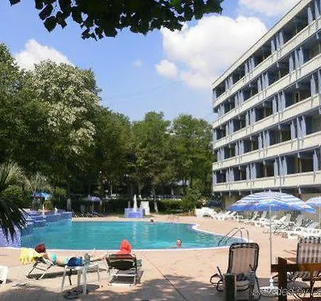 Отель Sunquest